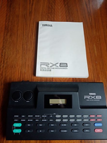Digitální rytmer Yamaha RX8
