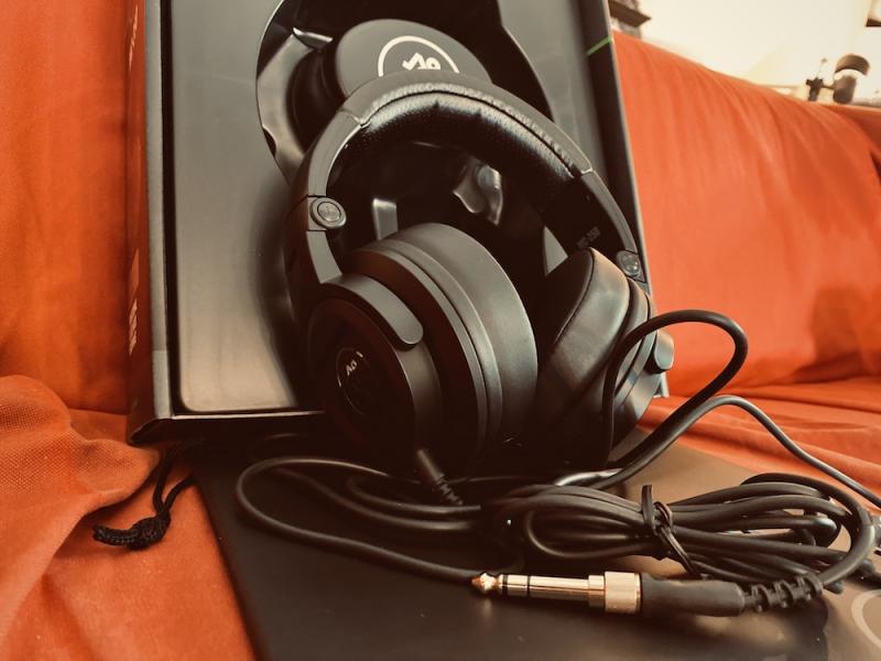Mackie MC-250 - široký a příjemný prostorový zvuk pro nahrávání
