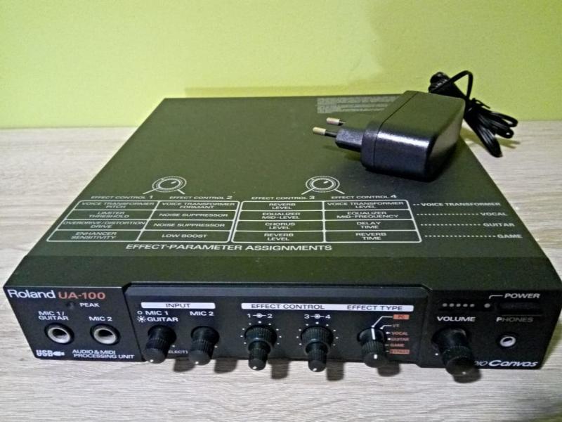 ROLAND UA-100