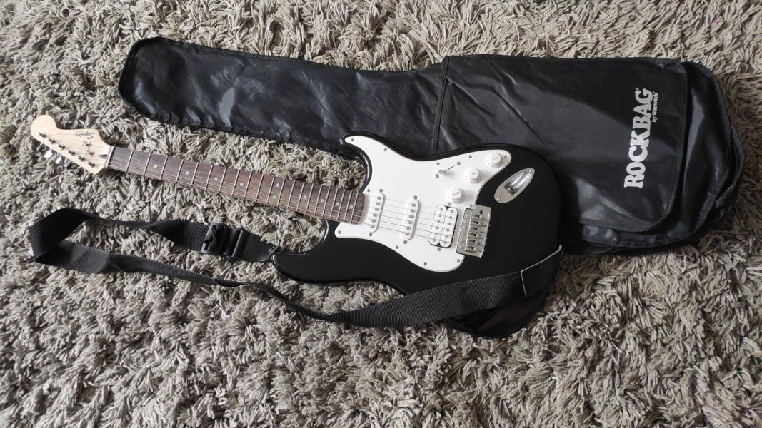 SQUIER BY FENDER BULLET STRAT HSS + GIGBAG