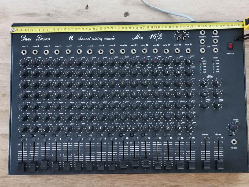 16 Channel Analog mixing console