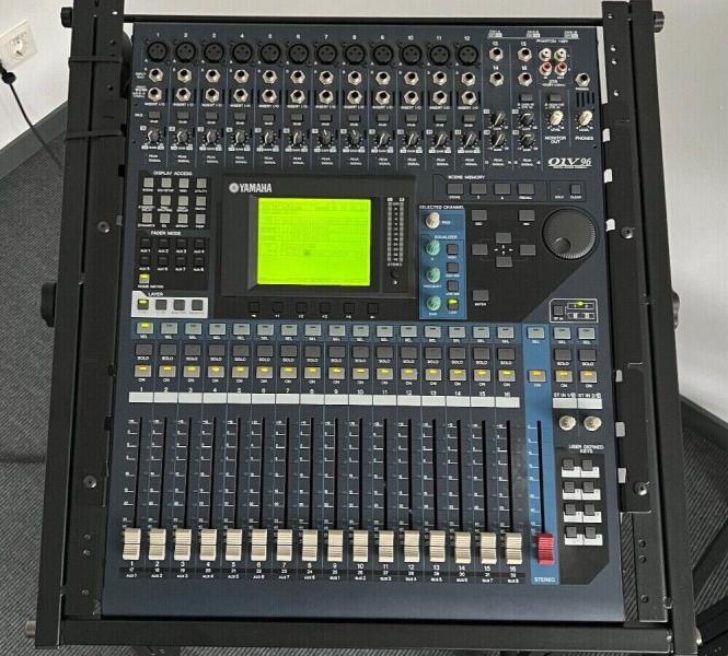 digitální mixpult Yamaha 01V96 version II + MY8-AE AES/EBU