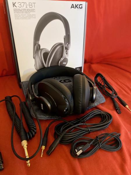 AKG K371-BT - poslouchat bez drátů se vám zachtělo?