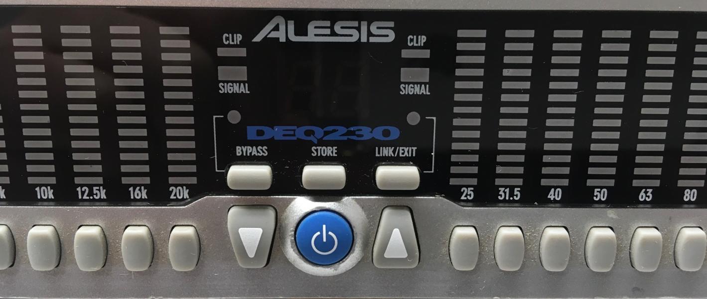 ALESIS DEQ 230 - Digitální grafický ekvalizér