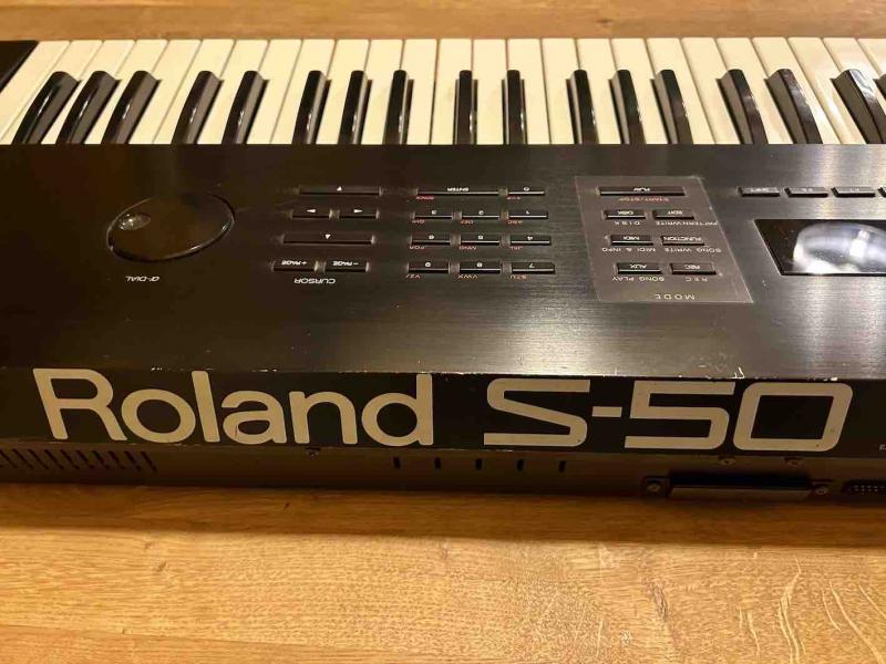 Prodám 12-bit vintage sampler ROLAND S-50